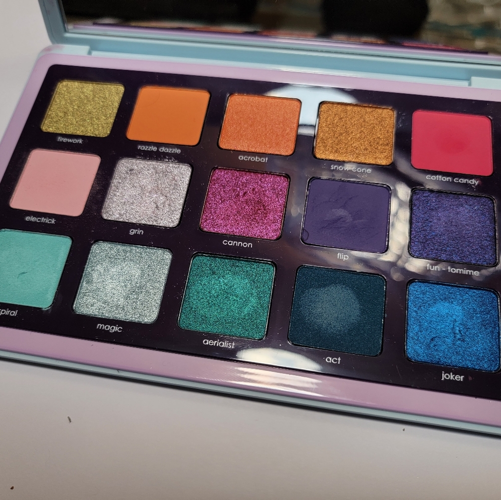 Natasha Denona Circo Loco palette (rearranged)